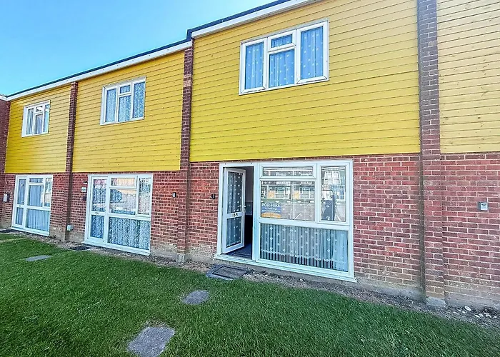 7 Berth Chalet In Hemsby In Norfolk By The Beautiful Golden Beach Ref 18165B