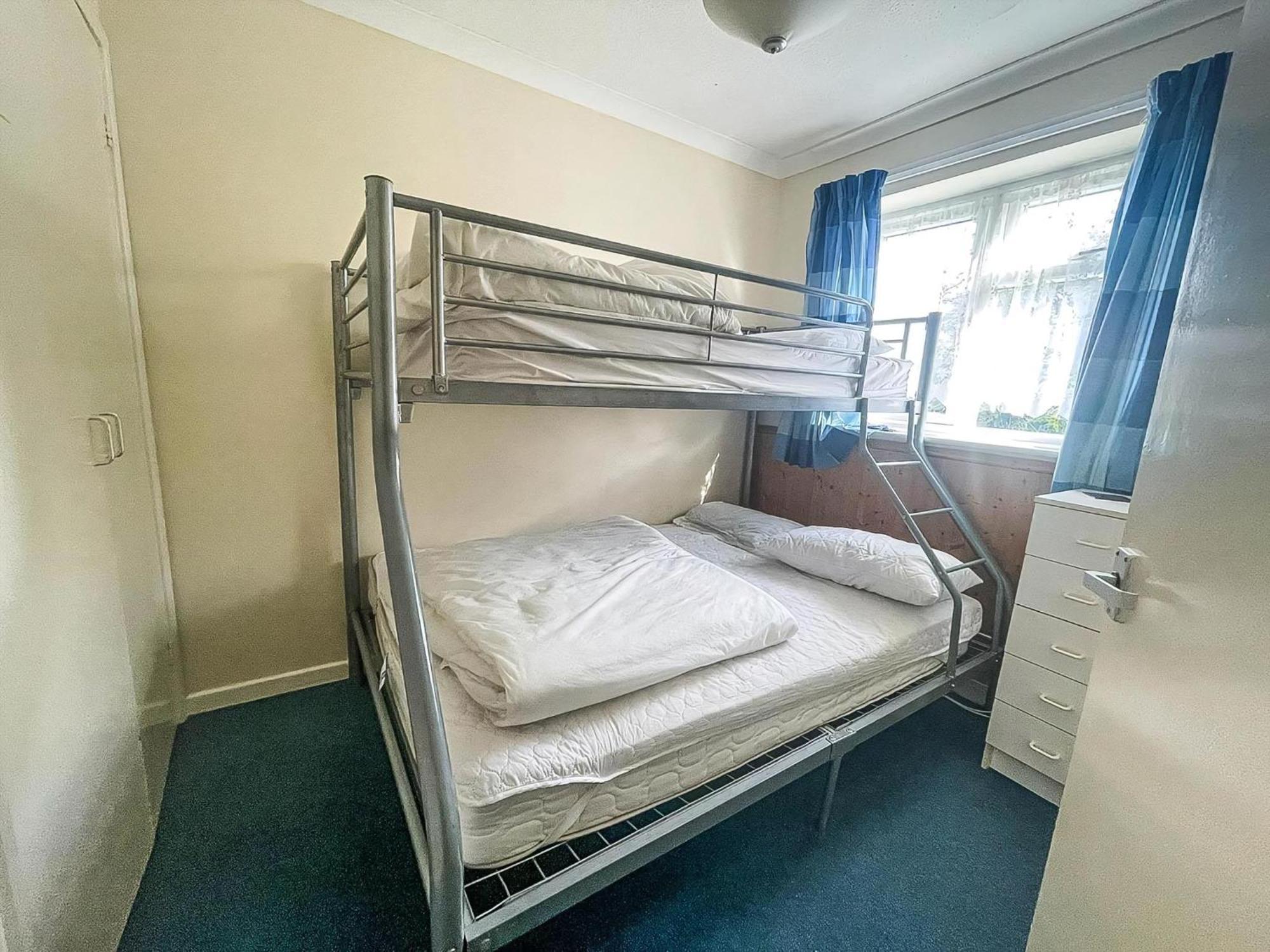 7 Berth In In Norfolk By The Beautiful Golden Ref 18165b Hemsby
