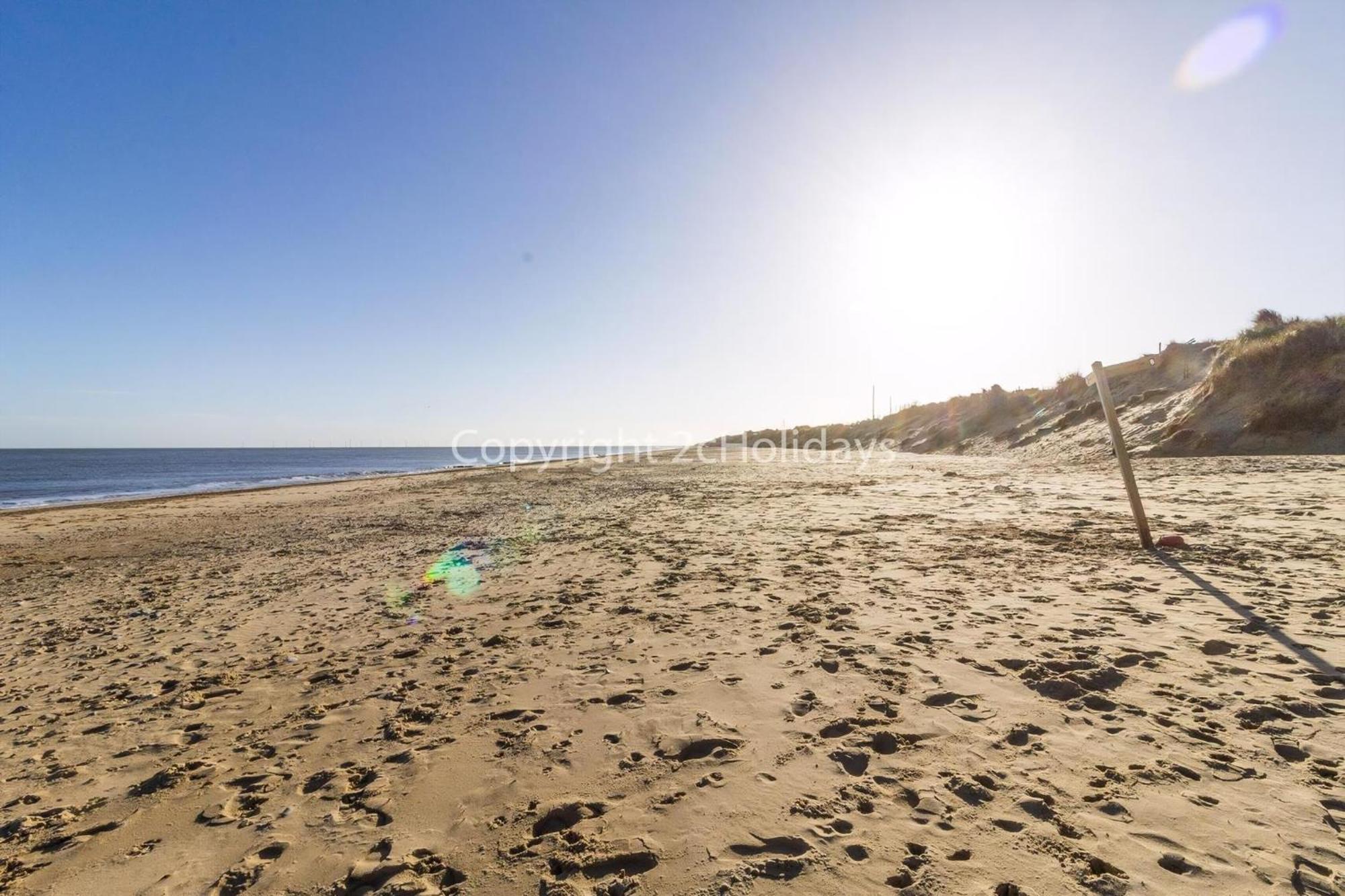 Chalet 7 Berth In In Norfolk By The Beautiful Golden Ref 18165b Hemsby