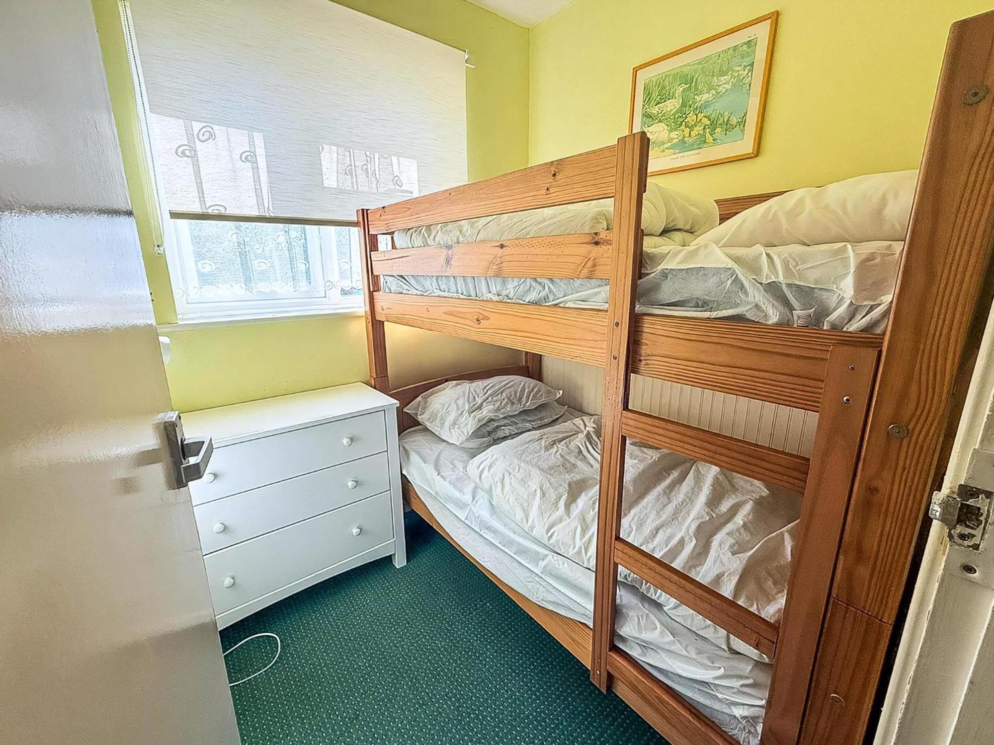 7 Berth In In Norfolk By The Beautiful Golden Ref 18165b Hemsby
